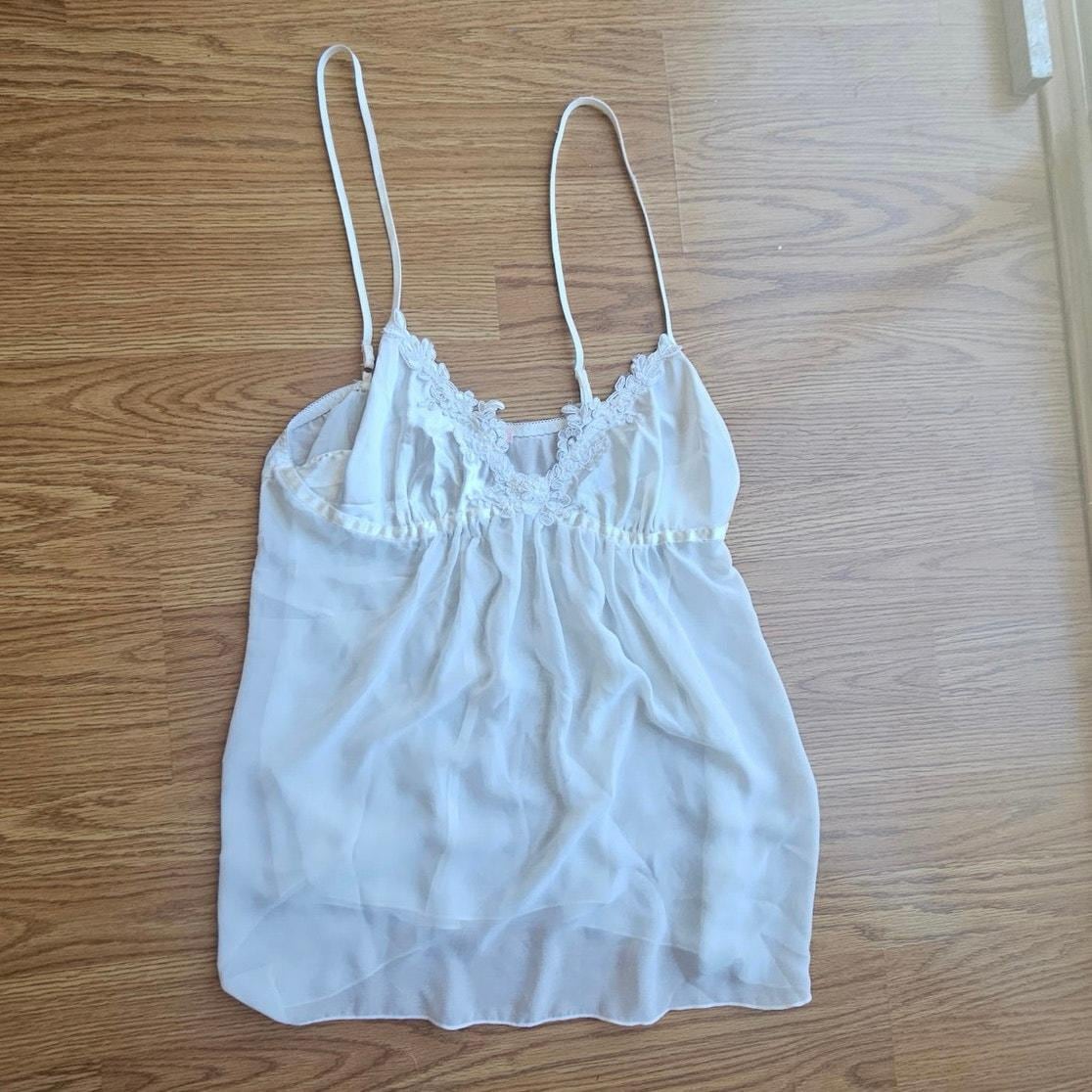 キャミソール theredthread beaded strap cami Beaded Strap Crop Cami Top with Slogan Print - AIR SPACE