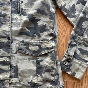 Y2K J Crew Camo Utility Jacket - Everyday jacket, layering piece, Streetwear, Military Chic, Indie sleaze, Going out - Size Small image 4