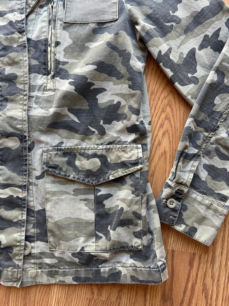 Y2K J Crew Camo Utility Jacket - Everyday jacket, layering piece, Streetwear, Military Chic, Indie sleaze, Going out - Size Small image 4