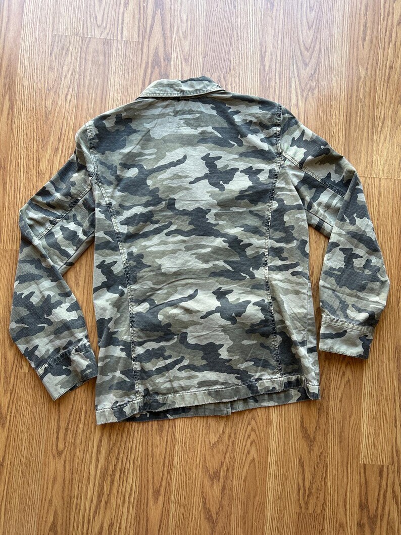 Y2K J Crew Camo Utility Jacket - Everyday jacket, layering piece, Streetwear, Military Chic, Indie sleaze, Going out - Size Small image 2