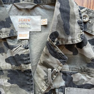 Y2K J Crew Camo Utility Jacket - Everyday jacket, layering piece, Streetwear, Military Chic, Indie sleaze, Going out - Size Small image 3