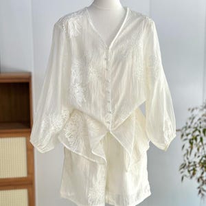 Bohemian Comfortable Holiday Set | White Floral Embroidered Lace Top，Retro summer shirt