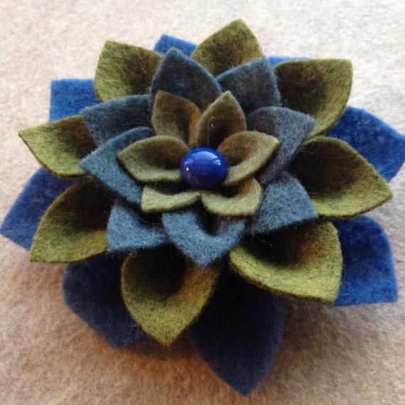 Items similar to Felt Flower Pin on Etsy