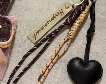 Personalized bag key fob in a gift set – Handmade leather accessory with name