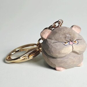 Handsnidad trä Grumpy Hamster Keychain, Kawaii Bag Charm Gift