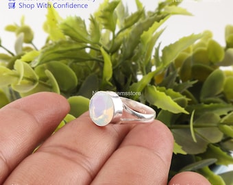 Anillo de ópalo lechoso hecho a mano en plata de ley 925, piedra natal de octubre.
