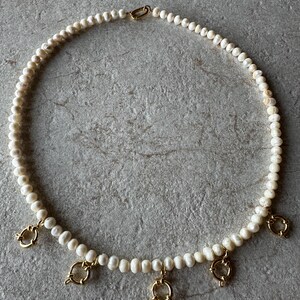 Colar de pérolas com 5 argolas | Pérolas de água doce | Clipe de ouro Çeyrek, beşi biyerde | feito à mão | 50 cm | Presente para mãe | Joias modernas
