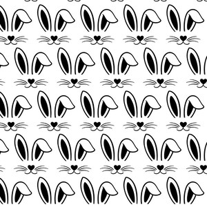 Op de afbeelding: Een herhalend patroon van zwart-witte konijnengezichten. Elk gezicht heeft lange, rechtopstaande oren, een hartvormige neus en snorharen. Het ontwerp is eenvoudig en grafisch, geschikt voor producten met een Pasen- of lentethema.