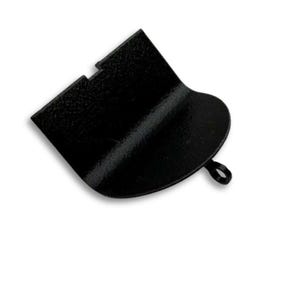 Puede incluir: Un juego de tres tazas de cerámica con un acabado mate moteado. Las tazas son de color crema, gris claro y gris oscuro. Cada taza tiene un diseño simple y minimalista y un asa redondeada.