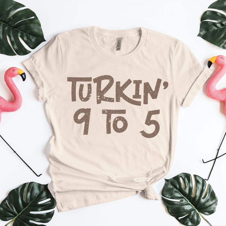 Cream beige Thanksgiving shirt with “Turkin’ 9 to 5” in brown retro font. Cute and funny turkey-themed design inspired by classic song humor. Perfect fall family shirt for cooking day or Friendsgiving events. Trending Thanksgiving PNG for crafting or digital design, great for matching holiday tees and festive fall apparel collections.