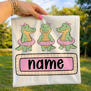 Trío de caimanes con flotador PNG: Diseño personalizado para niña, camiseta de verano para niños (descarga digital)