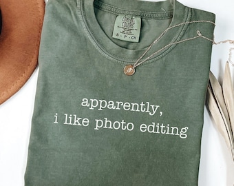 Comfort Colors® Anscheinend mag ich Fotobearbeitungs-Shirt, lustiger Foto-Herausgeber-Hemd, Fotografie-Hemd, Bearbeitungs-Hemd, Geschenk für Fotografen