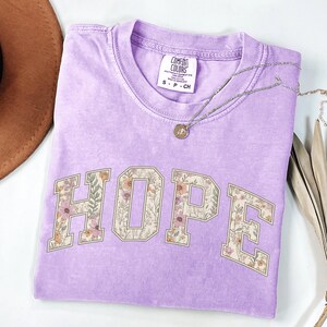 Hope Graphic Tee, Floral Lettering Shirt, Motivational T-Shirt, Inspirational Graphic Tee, Positive Message Shirt, Casual Wear