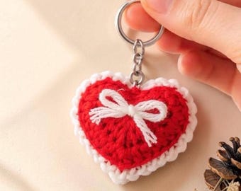Chunky coeur porte-clé modèle au crochet PDF, modèle de breloque de sac coeur noeud, joli porte-clés coeur Amigurumi, modèle facile au crochet pour la Saint-Valentin