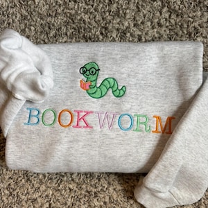 Sudadera literaria para amantes de los libros – Cuello redondo colorido bordado para leer