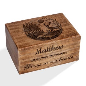 Urna de madera con forma de ciervo – Caja conmemorativa rústica de caza personalizada – Urna de cremación con grabado personalizado – Regalo para amantes de la naturaleza