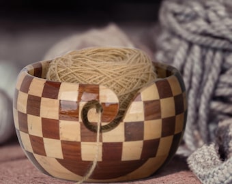 Personalized Wood Yarn Bowl – Mosaic Pattern Yarn Bowl – 7x4 Inch Crochet & Knitting Bowl with 5,6 mm hooks – Yarn Holder Gift for Mom
