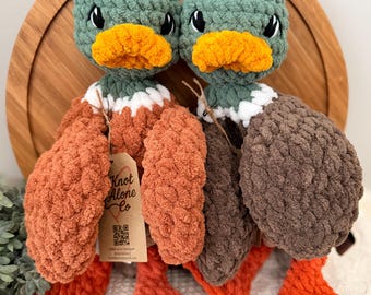 Douillette faite main de canard colvert au crochet | Canard Lovey | Canard colvert fait main | Câlin de canard | Canard colvert au crochet | Ferme pépinière Animsl | Cadeau bébé
