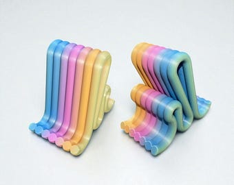 3D Printed Wavy Phone Stand – Minimalist Desk and Bedside Holder for iPhone, Android and Tablet | Modern Desk Organizer Gift