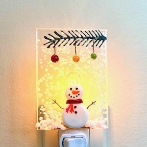Fused Glass Frosty the Snowman Nightlight, Christmas Nightlight, Holiday Light, Holiday Decoration