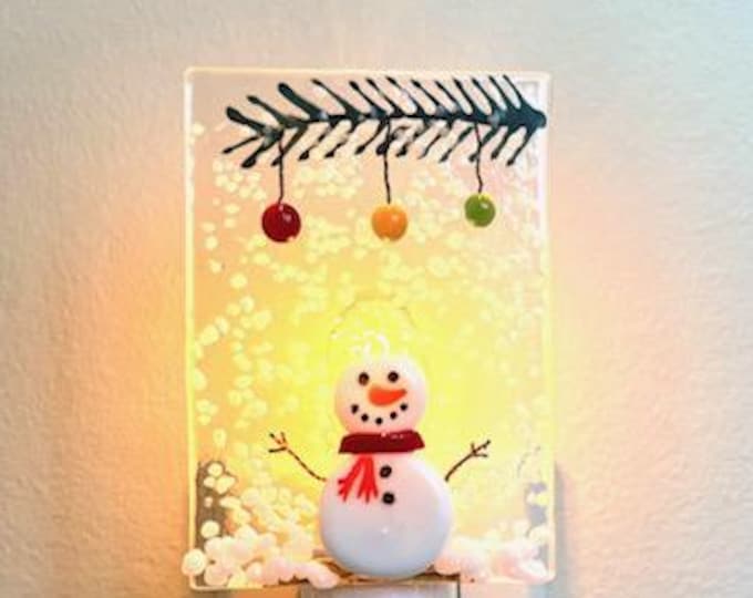 Fused Glass Frosty the Snowman Nightlight, Christmas Nightlight, Holiday Light, Holiday Decoration