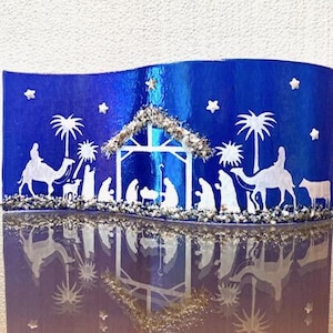 Fused Glass Curved Nativity Scene on Iridescent Glass, Christmas Scene, Christmas Decoration