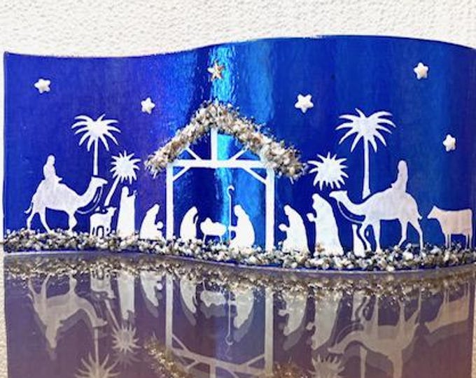 Fused Glass Curved Nativity Scene on Iridescent Glass, Christmas Scene, Christmas Decoration