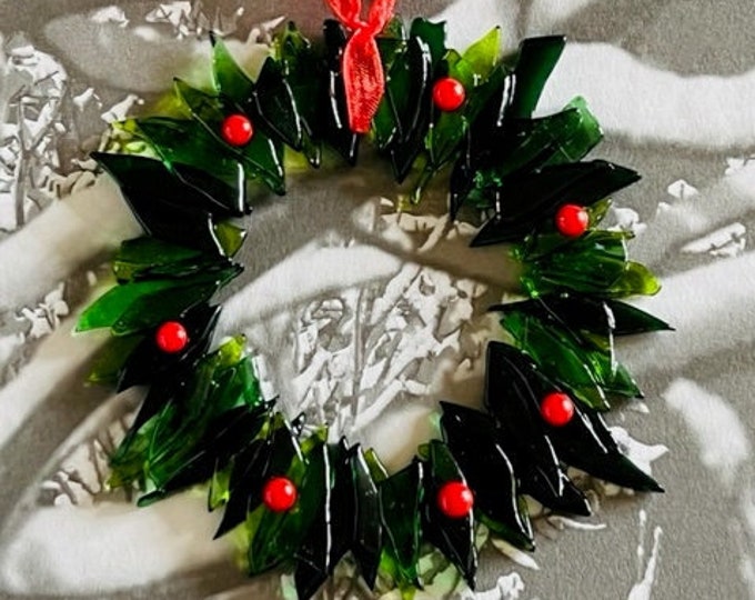 Fused Glass Christmas Wreath Suncatcher, Glass Window Decoration, Holiday Suncatcher