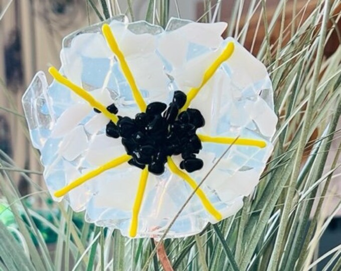 Fused Glass White Flower Plant Stake, Garden Stake, Indoor or Outdoor Plant Stake, White Glass Flower