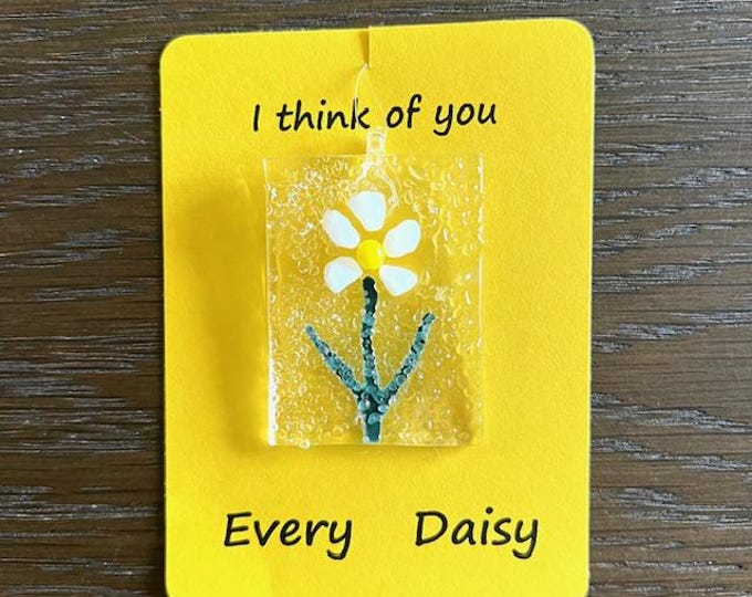 I think about you every Daisy Suncatcher, Little Gift of Kindness, Flower Sun Catcher, Fused Glass Sun Catcher, Detachable Daisy