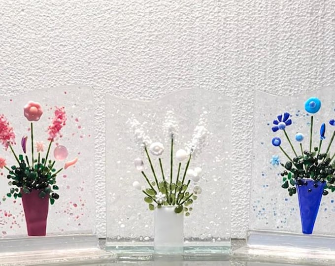 Fused Glass Everlasting Flowers, Flower Bouquet in Colored Glass Vase, Forever Flowers, Glass Art Flowers on Glass Stand