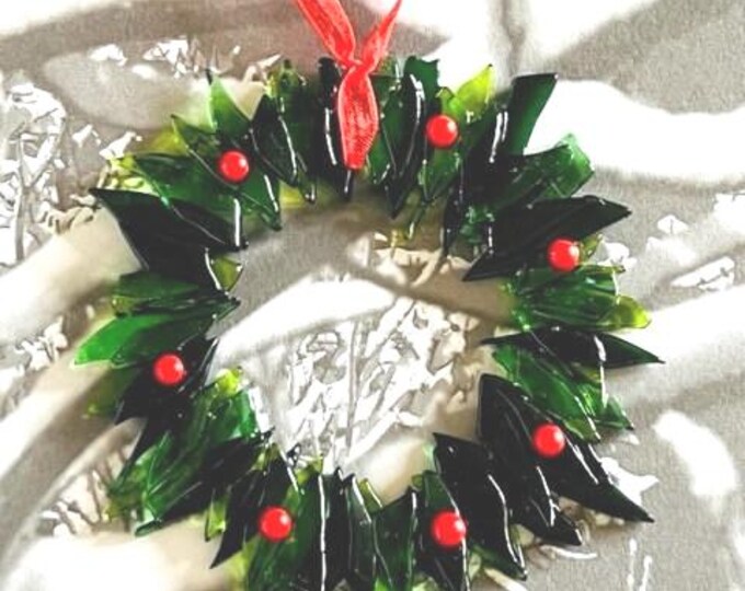 Fused Glass Christmas Wreath Suncatcher, Glass Window Decoration, Holiday Suncatcher