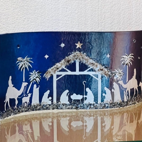 Fused Glass Curved Nativity Scene on Iridescent Glass, Christmas Scene, Christmas Decoration