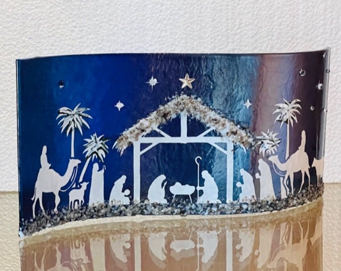 Fused Glass Curved Nativity Scene on Iridescent Glass, Christmas Scene, Christmas Decoration