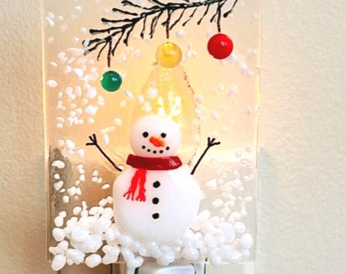 Fused Glass Frosty the Snowman Nightlight, Christmas Nightlight, Holiday Light, Holiday Decoration