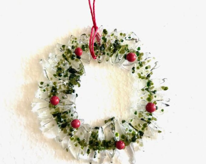 Fused Glass Holiday Wreath Sun Catcher, Christmas Wreath Suncatcher, Christmas Decoration, Tree Decoration