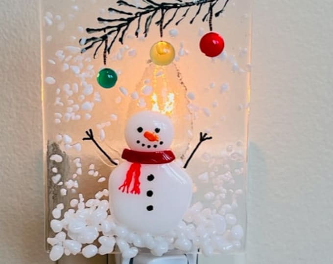 Fused Glass Frosty the Snowman Nightlight, Christmas Nightlight, Holiday Light, Holiday Decoration