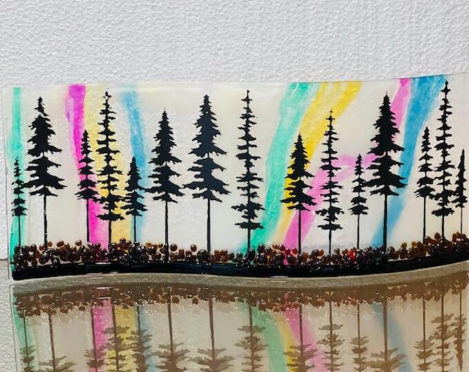 Fused Glass Aurora Borealis Northern Lights in the Forest Curved Glass  Shelf Art, Home Decor, Window Sill Art, Bringing the Outdoors In
