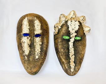 金箔を施した部族風の手彫り壁掛けアート2点セット