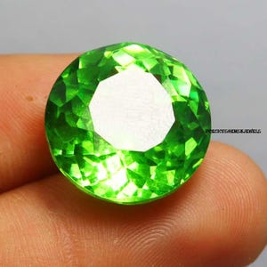Natural Green Peridot Gemstone: 30.65 Ct Round Faceted Loose Stone