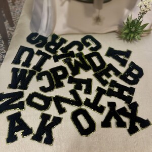 Letras de chenilla, parche termoadhesivo con letras de chenilla, parche de letras para ropa, brillo dorado, monograma DIY, bordado de alfabeto de moda para planchar.