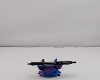 Cute Crab Pen Holder | Silk Color Shift Desk Accessory, Kawaii Fidget Toy, 3D Printed Animal Office Decor, Unique Teacher Stocking Stuffer