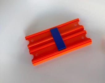 Hot Wheels Dual Track Connector with Stabilizer: Secure Racing