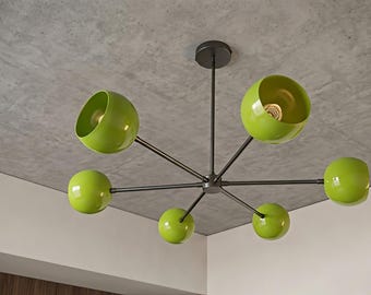 Lustre de latão estilo moderno de meados do século XX – Luminária pendente de luxo com design exclusivo dos anos 1950.