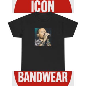 Cartoon Rock Frontman T-Shirt - Limitierte Retro Band Icon Tee, Teil der 50-Music-Icon Serie