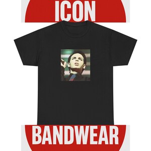 Camiseta de dibujos animados de Synth-Pop - Camiseta de edición limitada con icono de banda retro, parte de la serie 50-Music-Icon