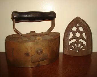 Vintage Primitive 1914 COAL Sad Iron & Cleveland Foundry Trivet