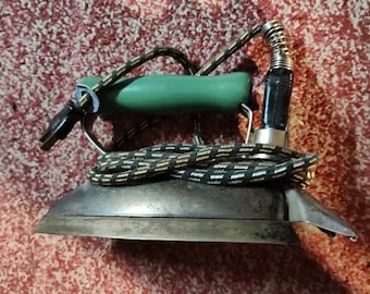 vintage iron, sterling akub ,chicago electric. with cord working. green handle