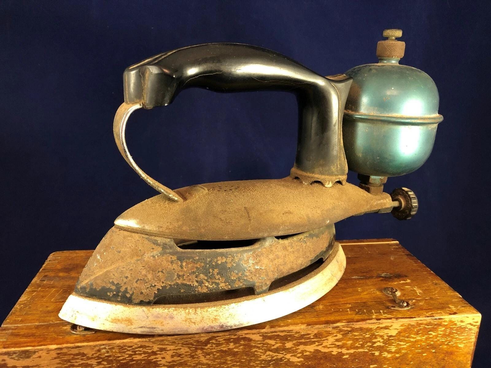 Vintage Rustic Coleman 609 Gas Kerosene Clothes Iron Bakelite