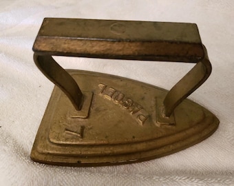 Vintage 1900's Pagoel 7 Cast Iron Sad Iron Mexico